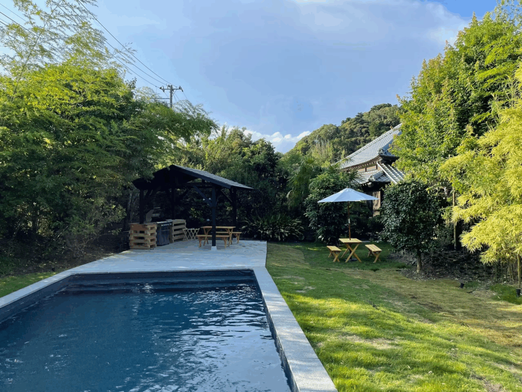 庄屋の里 古民家たなか プール＆バーベキューエリア
