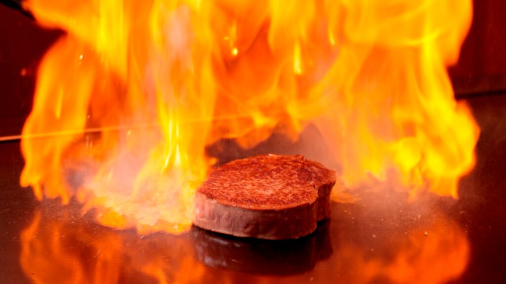 アパホテル幕張 【鉄板焼七海】 食事 フランベ