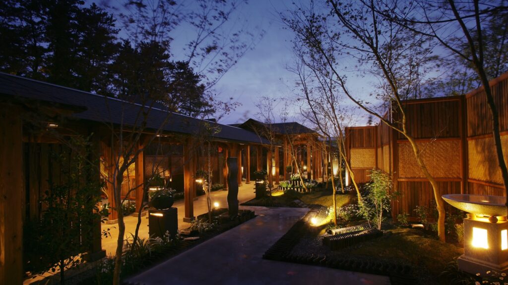 別邸 ラ・松廬 通路・ガーデン