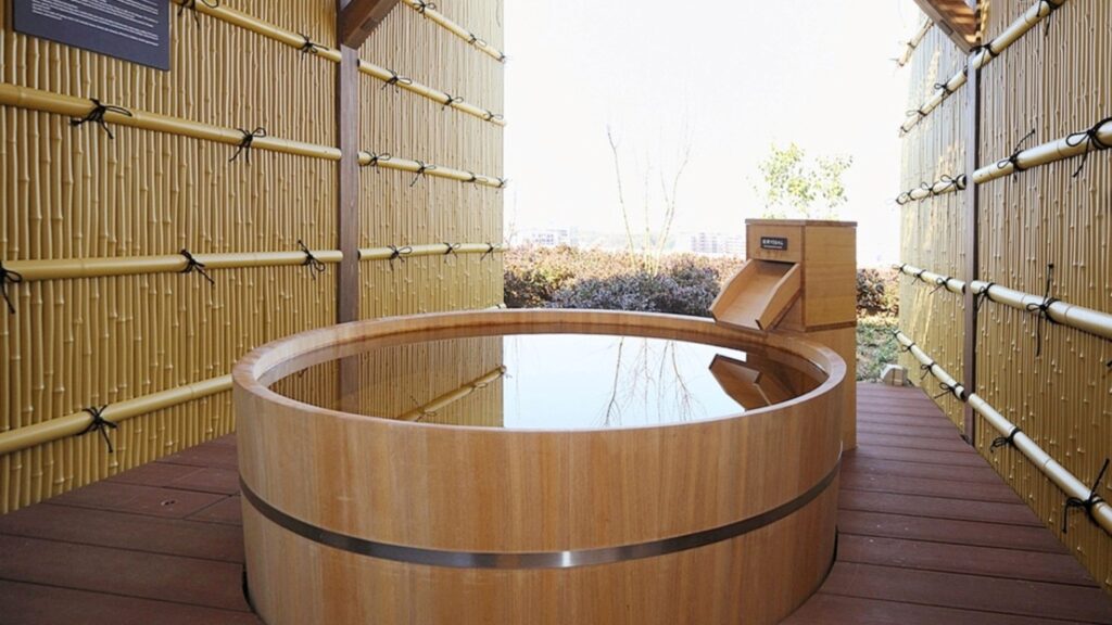 東京・湯河原温泉 万葉の湯 客室露天風呂